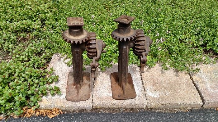 Early Ford jacks
