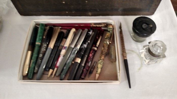 Fountain pens and inkwells