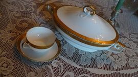 SET DINNERWARE GOLD EDGE