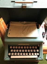 Tom Thumb Vintage typewriter
