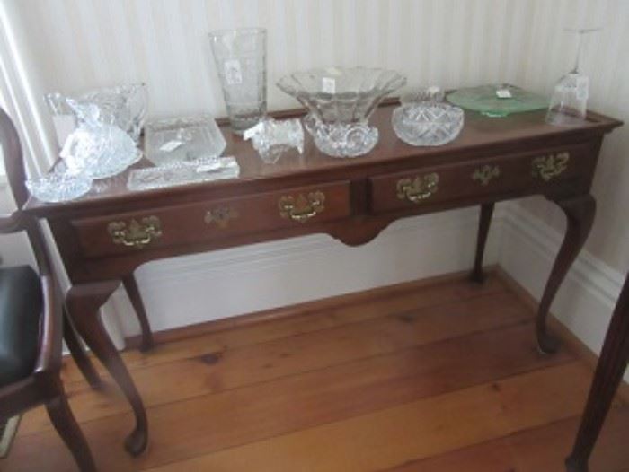 Harden Cherry server with Queen Ann Legs, 2 drawers and trays that extend from sides. On top of the server are bowls. vases, and a glass pitcher. 