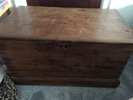antique chest/ carpenters box