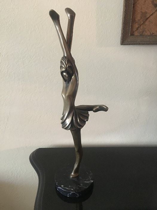 Tom Bennett Bronze ballerina entitled "Giselle" no 205/250.  Accompanied with Certificate of Authenticity.