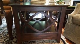 Side view of end table.
We also have matching coffee table.