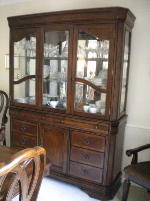 Thomasville Impressions Dining room table dual pedestal , 6 chairs and china cabinet