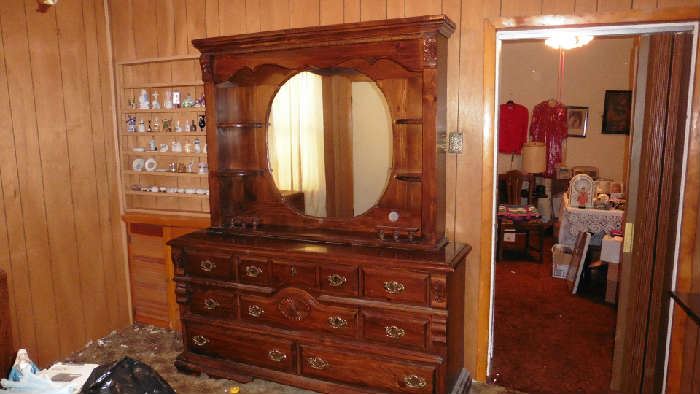 Webb Furniture dresser with mirror
