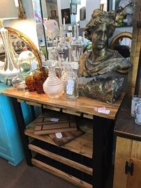 Great Statue's, Great Bar, Great Handmade Cutting Boards, 