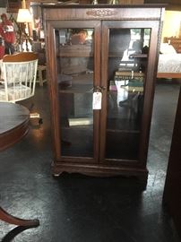 Small mahogany bookshelf in great condition