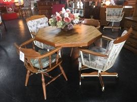 Great table with 5 chairs, 3 of which are on rollers!