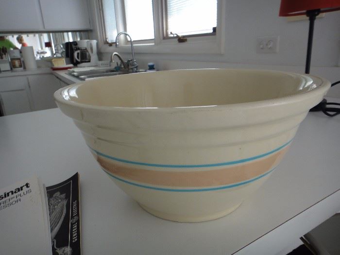 McCoy Mixing bowl 