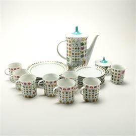 Rosenthal "Piemonte" Ceramic Tableware: A set of Rosenthal Piemonte ceramic tableware. This collection includes twenty-one pieces featuring a pitcher, a sugar bowl, a creamer, mugs, and plates. These pieces feature a floral pattern in a retro design. The pieces are marked “Rosenthal Germany” and “Baumann Pucci” to the underside.