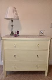 3-drawer chest