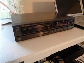 Technics component CD Player, powers on .