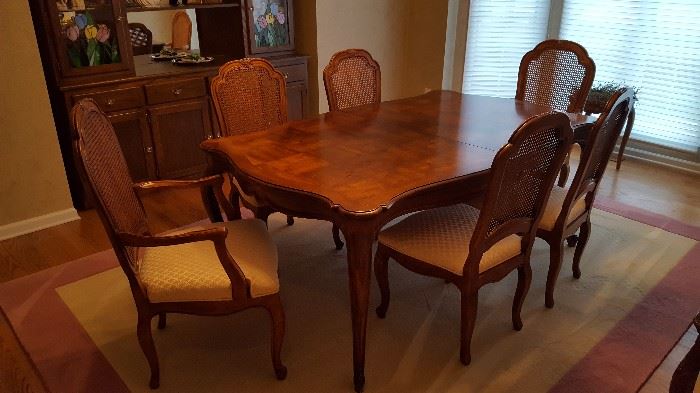 Formal Dining Table w 6 chairs Pads & 3 Leaves. Seating room for 12