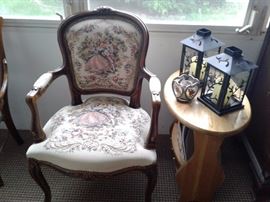 ANTIQUE CHAIR