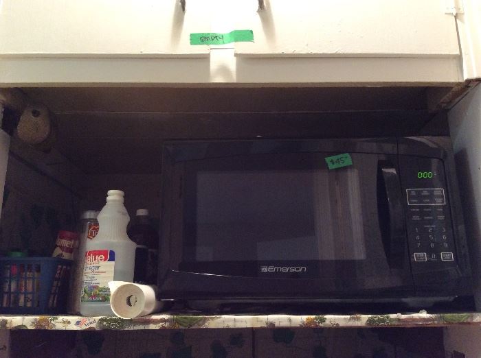 Microwave & kitchen items