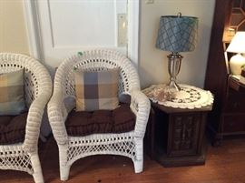 2 Wicker chairs, lamp & octagon table