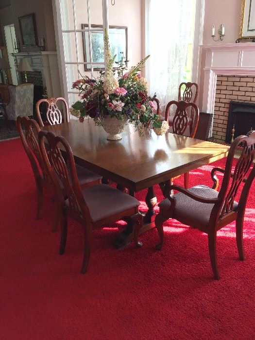 Dinning RmTable w chairs1REVIMG 5480 