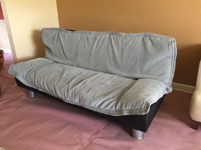Awesome super comfortable futon, great for that college student moving into his own apartment or dorm