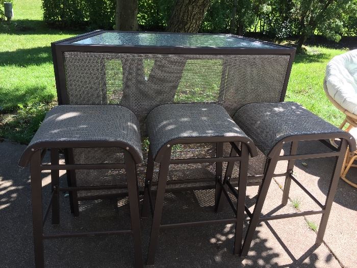 Outdoor Bar with 3 stools BUY IT NOW $100
