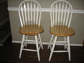 2 Swivel Bar Stools