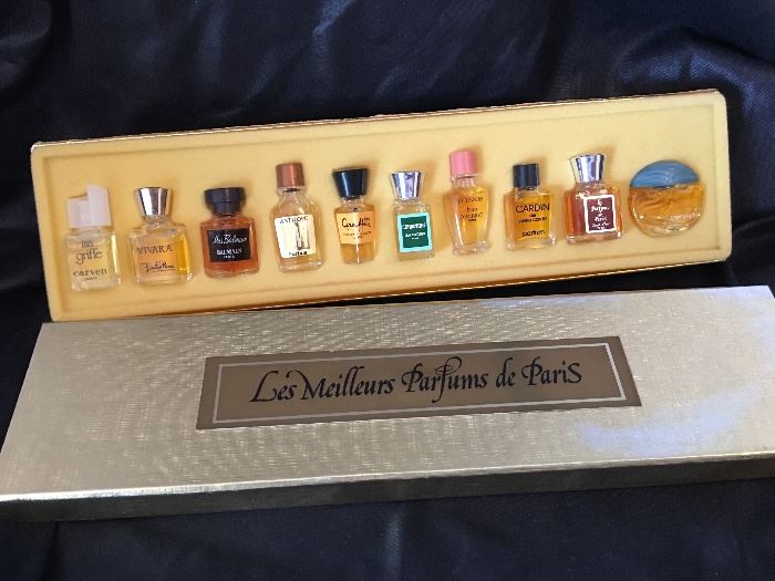 Les Meilleurs Parfums de Paris. Boxed set 
