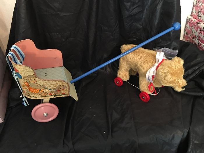 Vintage buggy with PLUTI Bear 