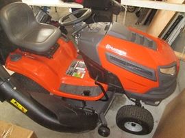 2016 HUSQVARNA 46" 3 BIN BAGGER 22 HP ONLY 3 HOURS USE