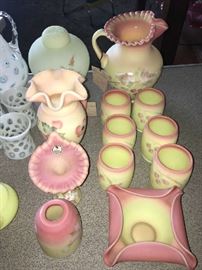 Many pieces of the Burmese color tones of Fenton