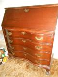 Beautiful Mahogany Gov. Winthrop Desk