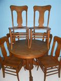 Round Oak Table 3 Leaves and 6 Chairs