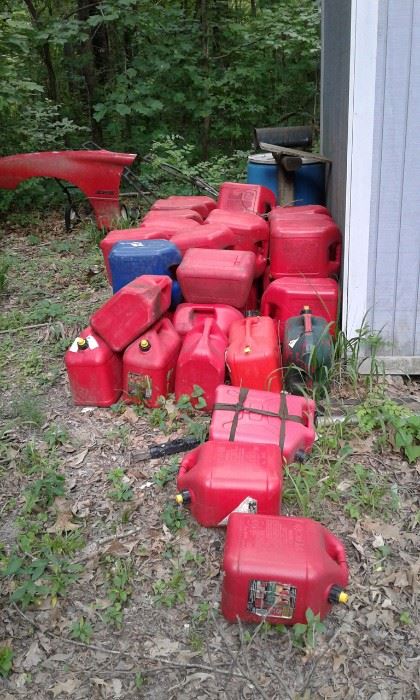 loads of gas cans like new