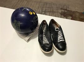 Ebonite Jaguar Bowling Ball with Linds Bowling Shoes Size 10.