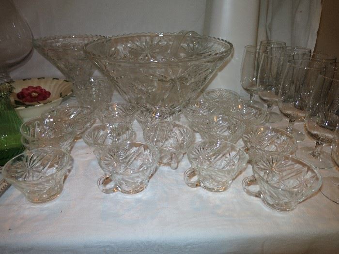Vintage Punchbowl With Pedestal And Cups