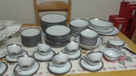 Noritake China Silvester, SERVES14, 105 PIECES!