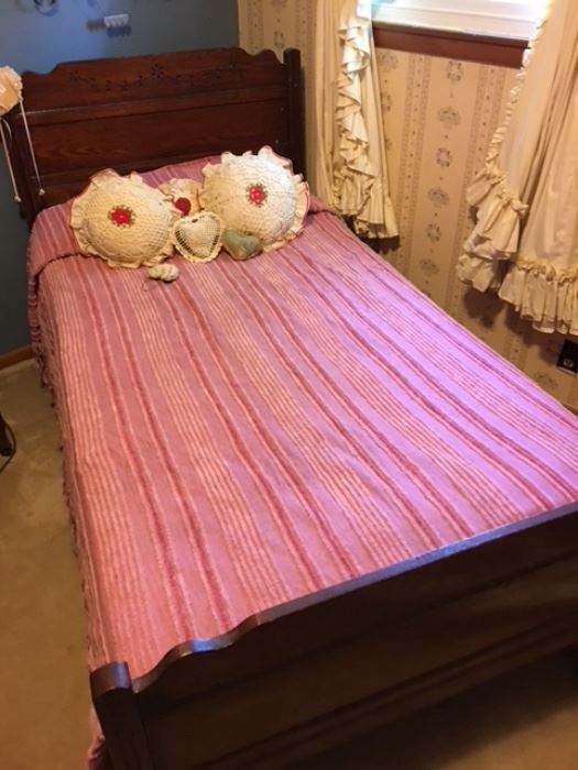 Antique twin bed