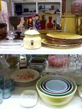 Four primary colors Pyrex mixing bowls, yellow and brown enamelware set