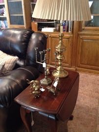 Small drop-leaf Queen Anne style table; large brass lamp