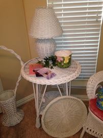 Small white wicker side table & lamp