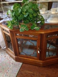 Entry table/curio cabinet