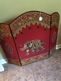 Tri-fold elephant fire screen