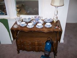 LUSTREWARE TEA SET & FRUITWOOD SERVER
