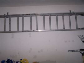 ALUMINUM LADDER