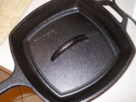 cast iron grill plan with grill plate. seasoned.