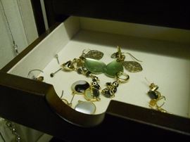 jewelry box with jewelry