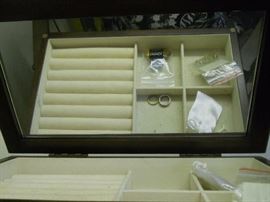 jewelry box with jewelry