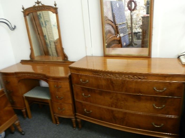 Mount Airy dresser & vanity with bench 