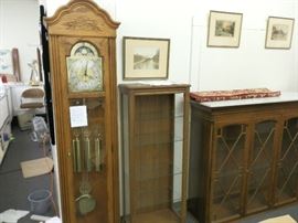 Howard Miller, Mod. 610-554, working and keeps time! 