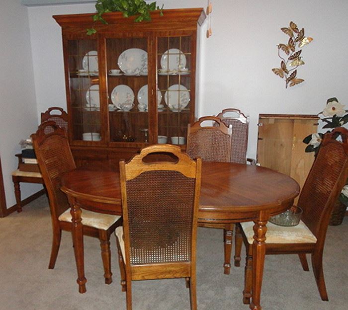super condition.. 6 chairs, china-hutch, leaf & pads $220.