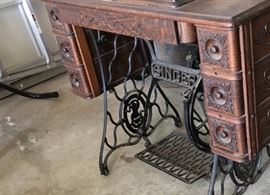 1913 Singer Sewing machine